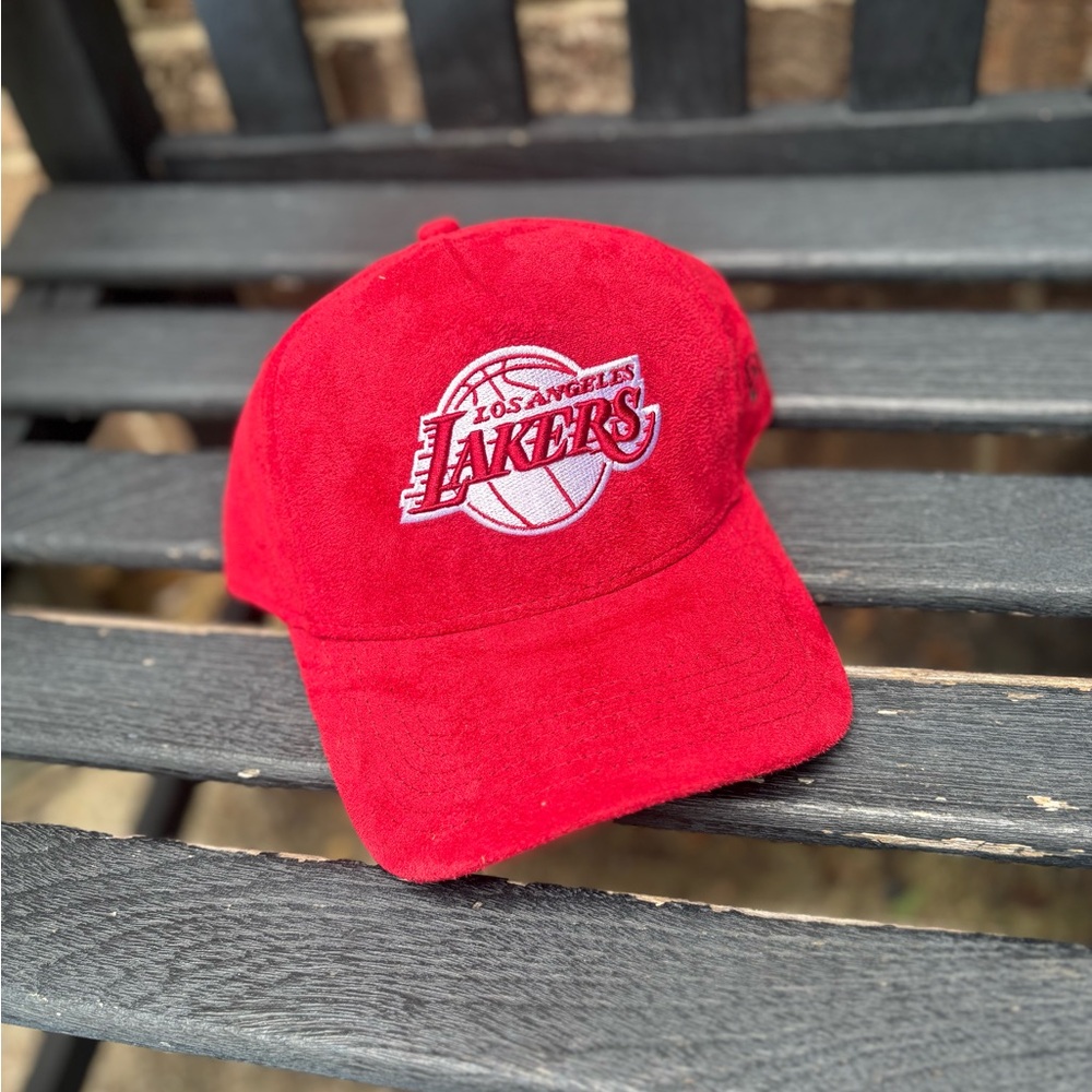 Los Angeles Lakers velvet red hat NEW